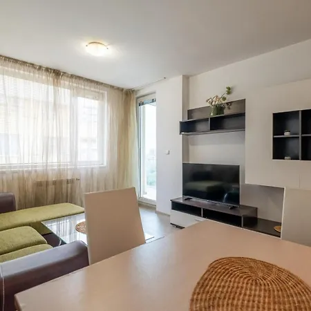 Comfortable And Quiet 1bdrm Apt. * Σόφια