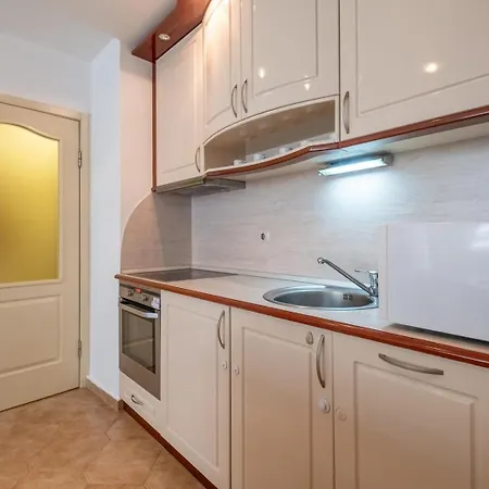 Comfortable And Quiet 1bdrm Apt. Lägenhet