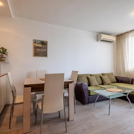 Comfortable And Quiet 1bdrm Apt.