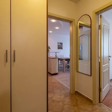 Comfortable And Quiet 1bdrm Apt. *