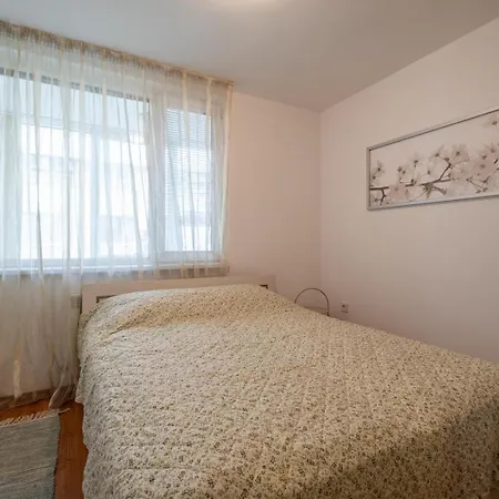Comfortable And Quiet 1bdrm Apt. * Sofia