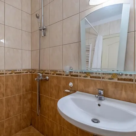Comfortable And Quiet 1bdrm Apt. * Sofia